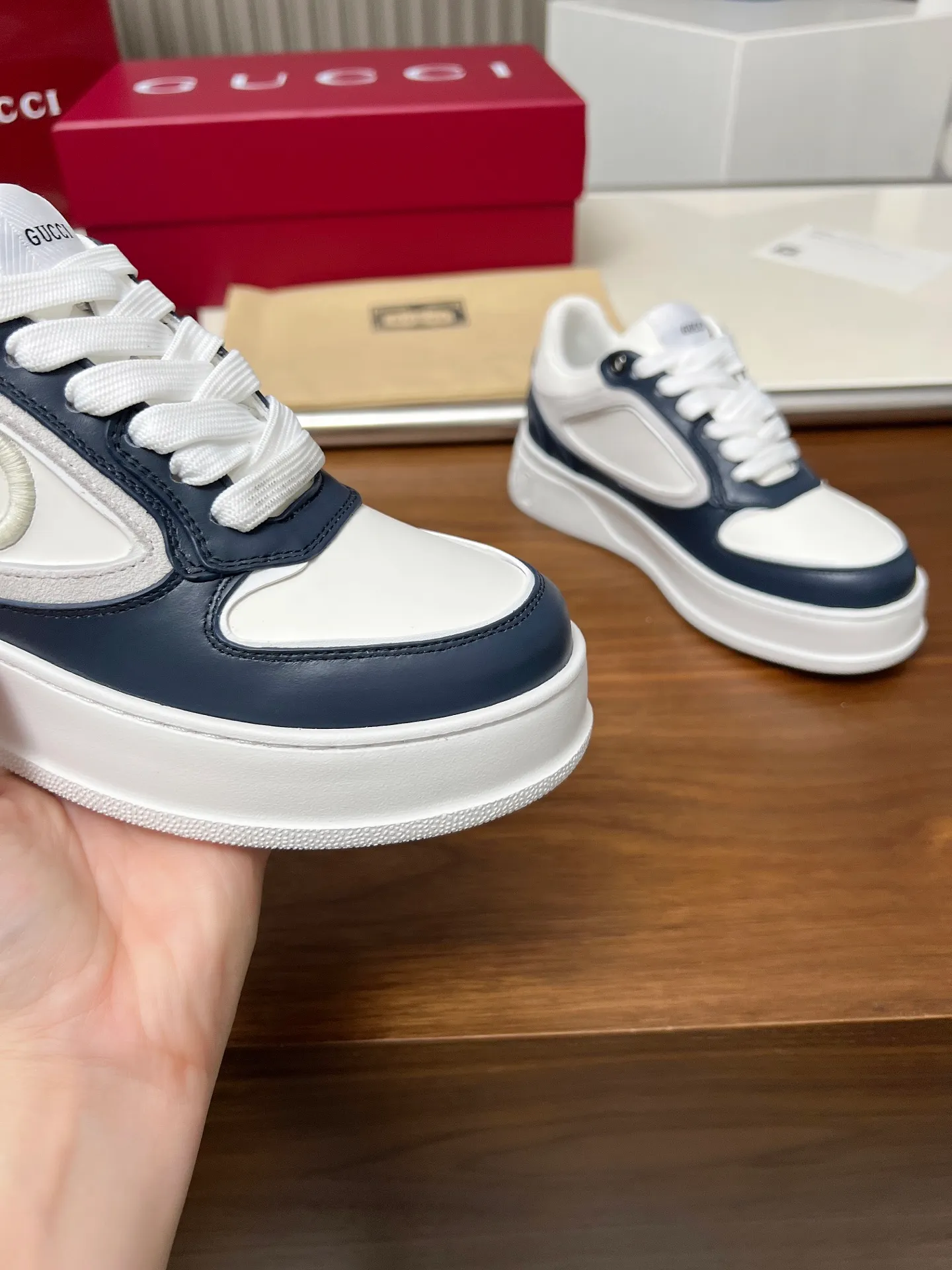 👟👟Ex-factory price 560👟👟Gucci casual sneakers, top version! Oil edge craftsmanship🌸🌸🌸1:1 reproduction. New model for early spring, creating a perfect style💣💣💣street style🔥🔥🔥Cool and stylish C-position fashionable outfit with retro and futuristic feel🌹🌹🌹Classic shoe shape, showing exquisite texture! Open mold to customize high-density outsole. Comes fully packaged. Size: Female 35-46. Fabric: Imported cowhide...men and women